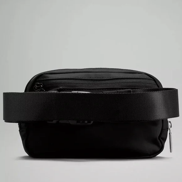 🌿NWT Lululemon Everywhere Belt Bag - Picture 4 of 7